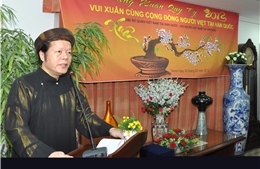Bà con Việt kiều đón Xuân Quý Tỵ